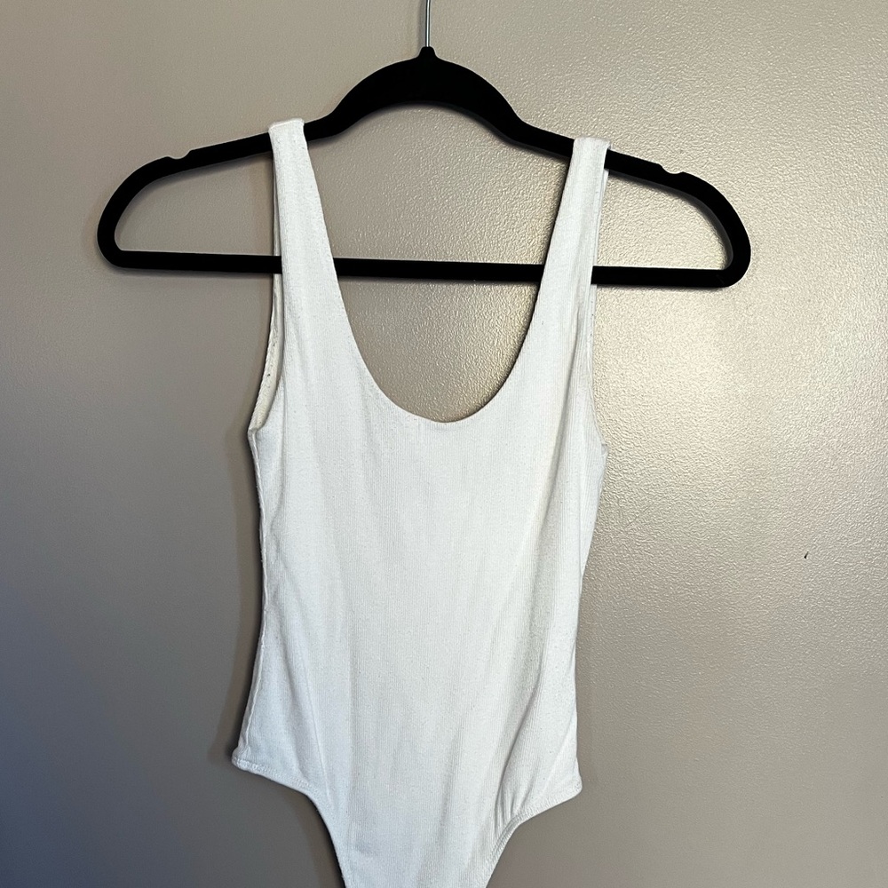 Babaton soft ribbed white scoop neck bodysuit